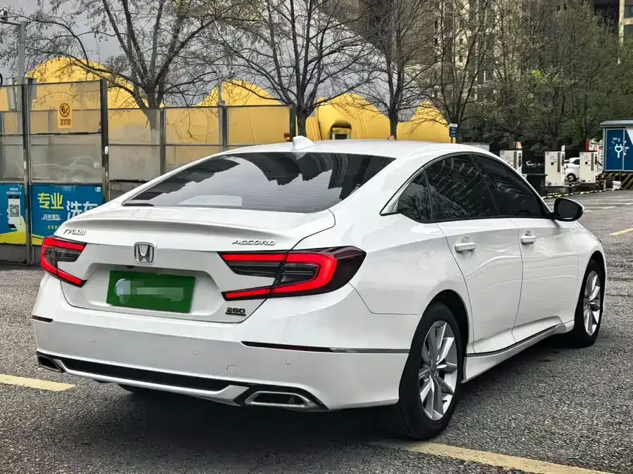 Honda Accord Accord 2022 260TURBO Deluxe Edition 2023 — миниатюра 3