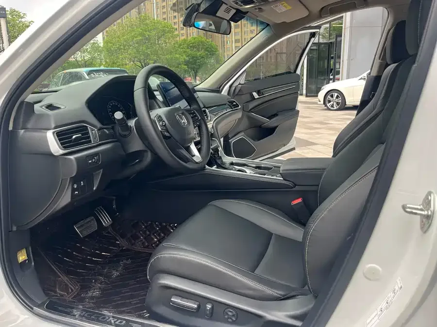 Honda Accord 2022 Accord 260TURBO Fantasy Night Premium Edition 2022 — миниатюра 3
