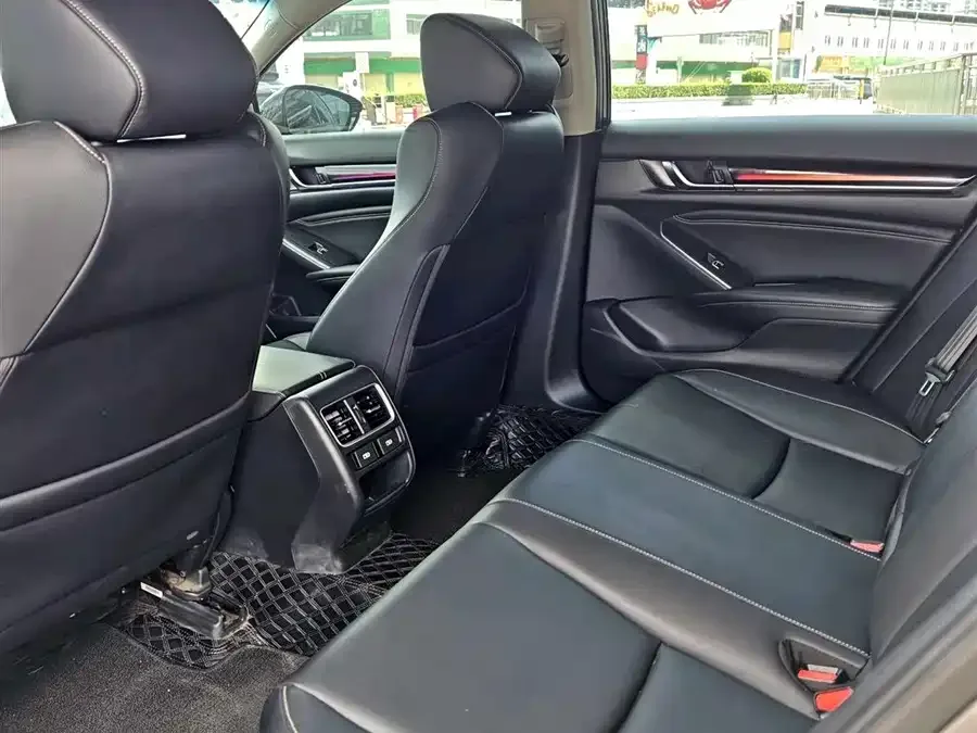 Honda Accord 2022 Accord 260TURBO Fantasy Night Premium Edition 2022 — миниатюра 5