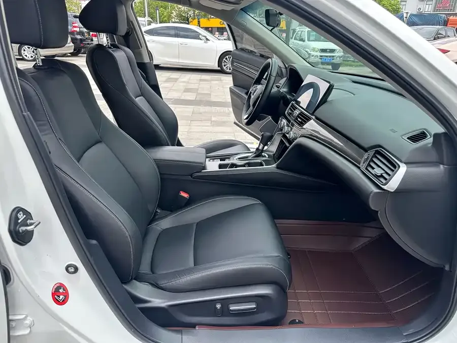 Honda Accord 2022 Accord 260TURBO Fantasy Night Premium Edition 2023 — миниатюра 4