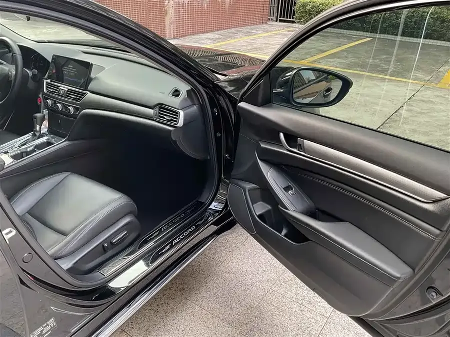 Honda Accord Accord 2022 260TURBO Deluxe Edition 2022 — миниатюра 3