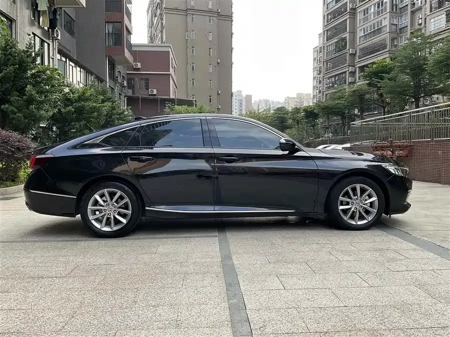 Honda Accord Accord 2022 260TURBO Deluxe Edition 2022 — миниатюра 4