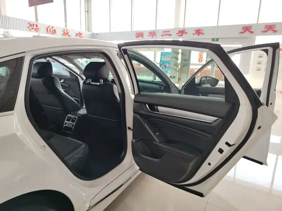 Honda Accord Accord 2022 260TURBO Deluxe Edition 2023 — миниатюра 5