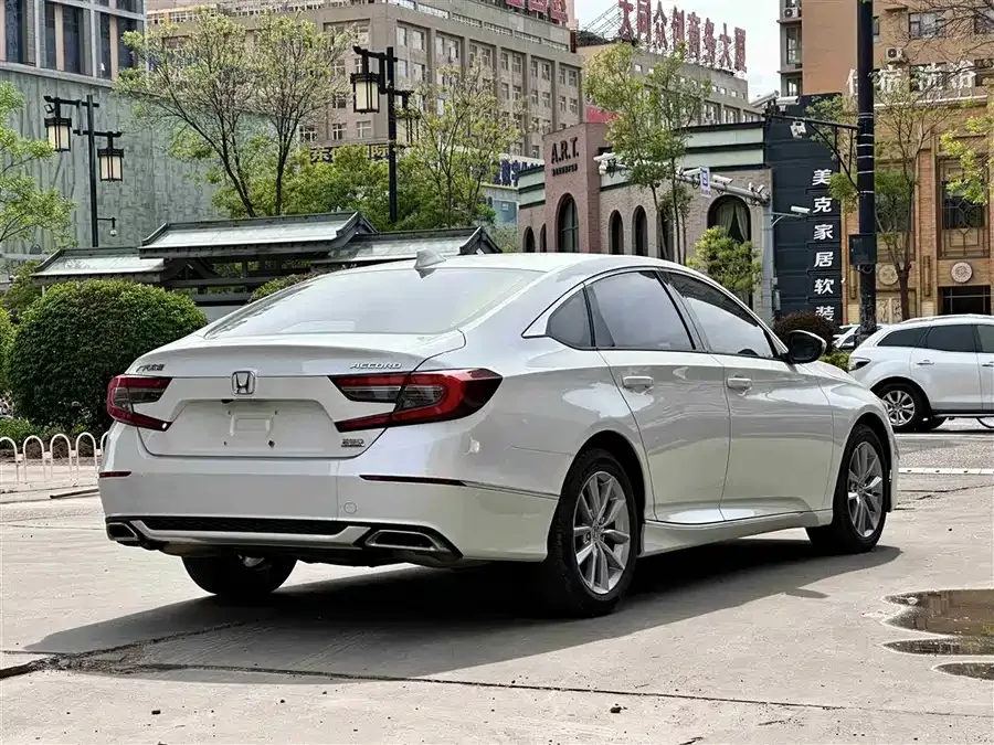 Honda Accord Accord 2022 260TURBO Deluxe Edition 2023 — миниатюра 3