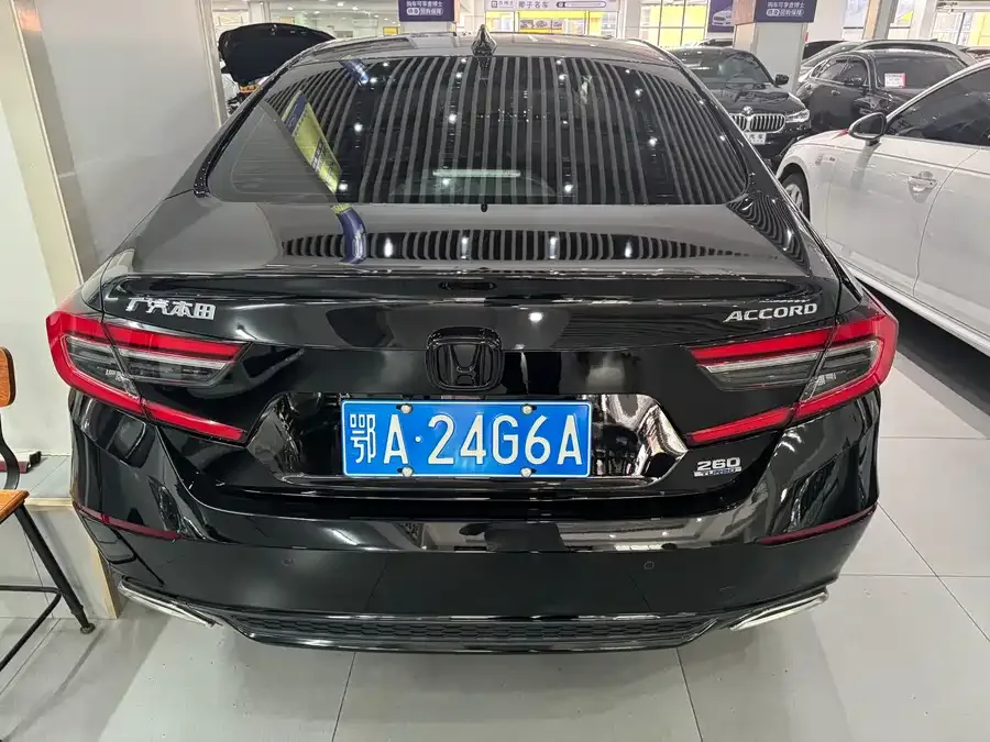 Honda Accord Accord 2022 260TURBO Deluxe Edition 2022 — миниатюра 2