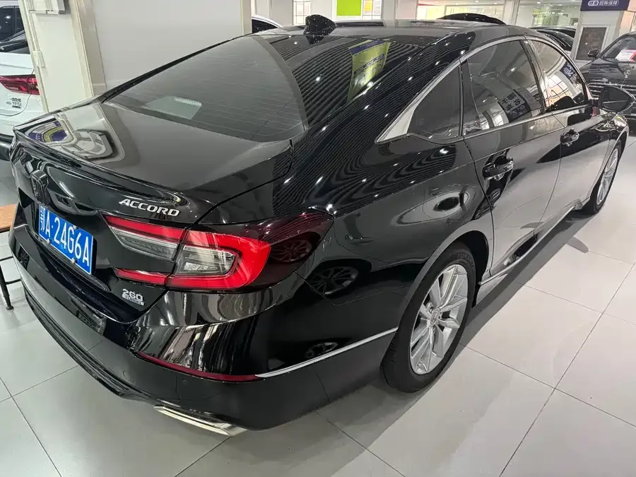 Honda Accord Accord 2022 260TURBO Deluxe Edition 2022 — миниатюра 4