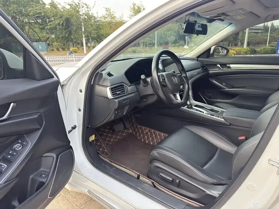 Honda Accord Accord 2022 260TURBO Deluxe Edition 2022 — миниатюра 4