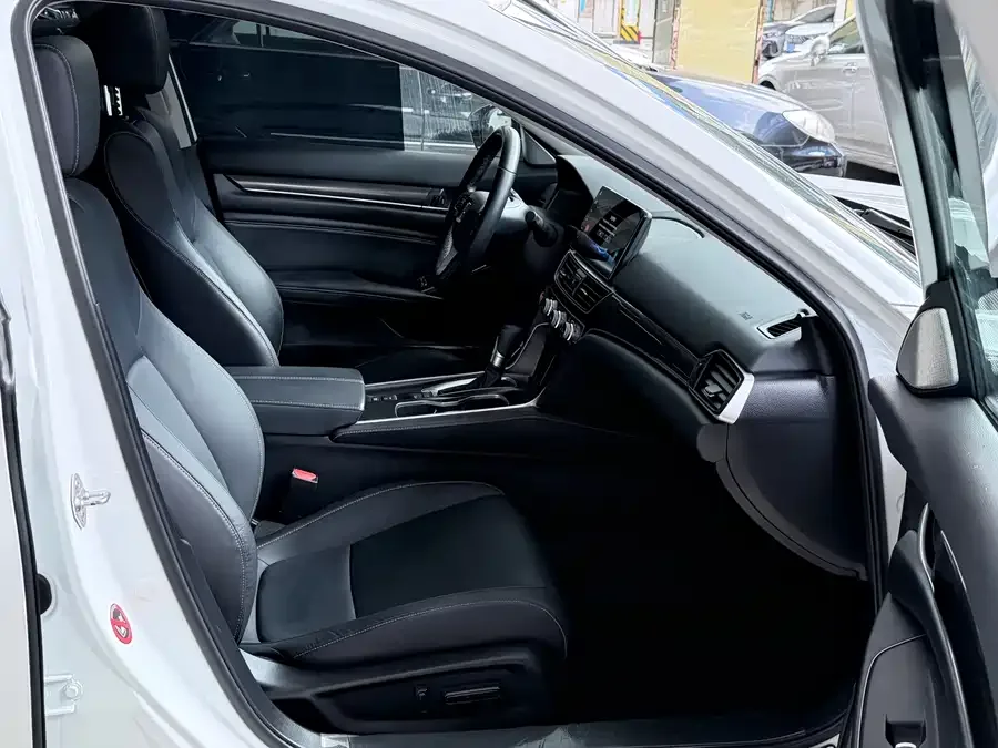 Honda Accord 2022 Accord 260TURBO Fantasy Night Premium Edition 2023 — миниатюра 3