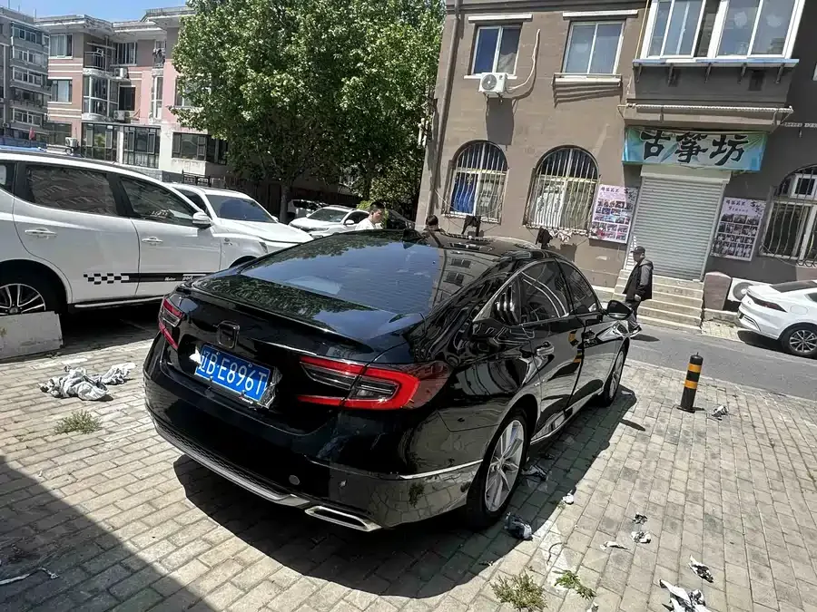Honda Accord Accord 2022 260TURBO Deluxe Edition 2022 — миниатюра 2