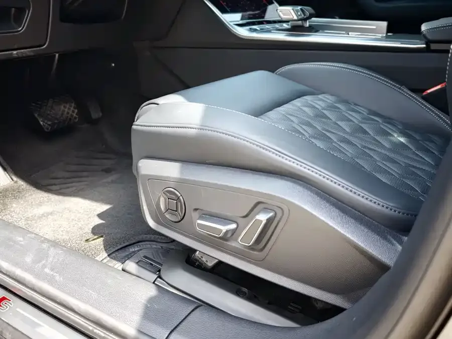 Audi A6L 2025 facelift 45 TFSI Selected Dynamic Edition 2025 — миниатюра 3