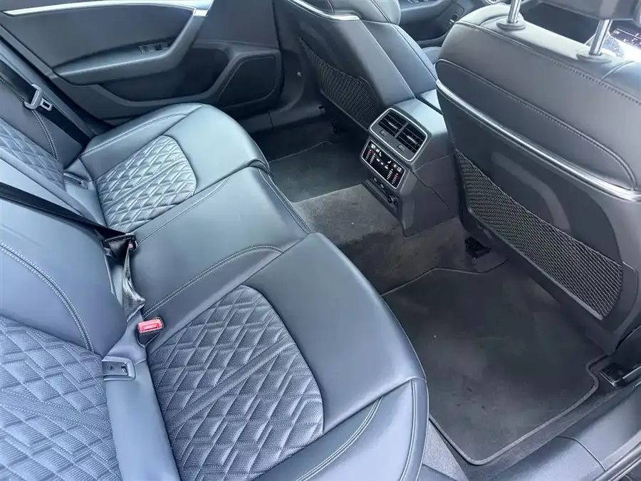 Audi A6L 2025 45 TFSI quattro Selected Dynamic Edition 2025 — миниатюра 4