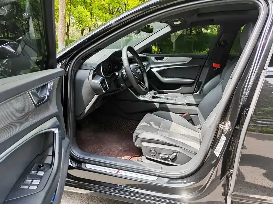 Audi A6L 2023 40 TFSI luxury and dynamic model 2023 — миниатюра 4
