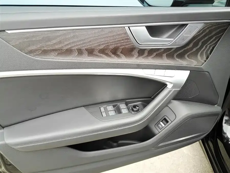 Audi A6L 2023 45 TFSI quattro exclusive dynamic model 2023 — миниатюра 3