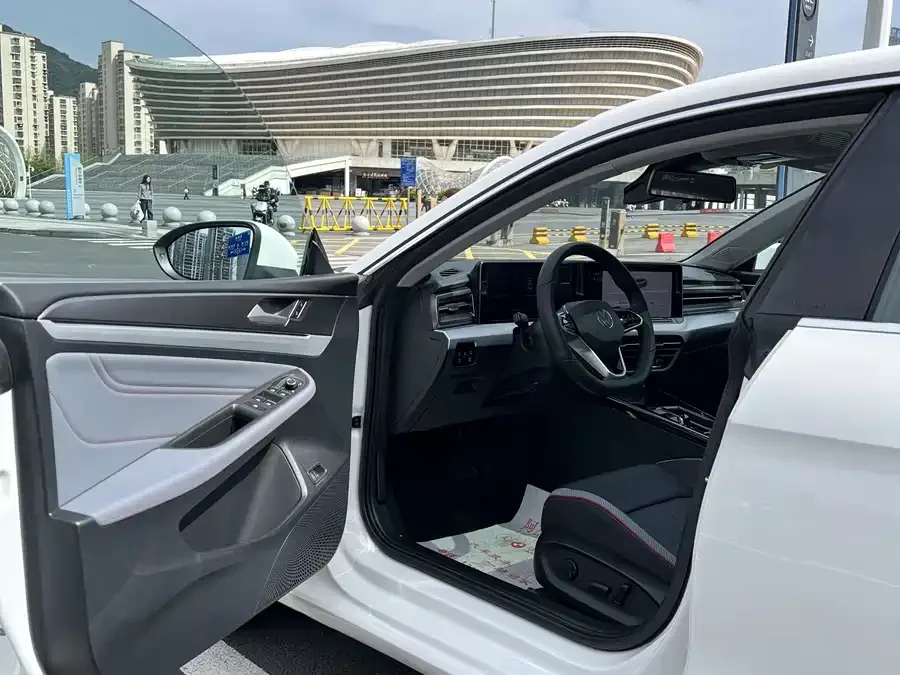 Volkswagen Lamando 2023 Lingdu Lingdu L 280TSI DSG Hot Edition 2023 — миниатюра 4