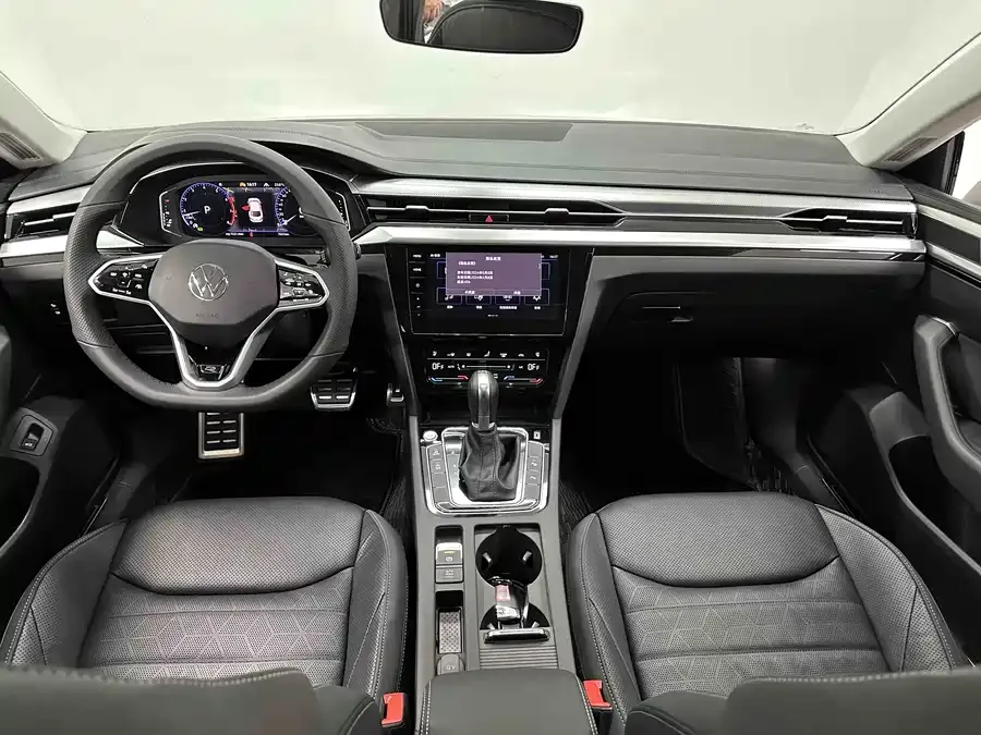 Volkswagen FAW- CC FAW-Volkswagen CC 2025 380TSI Eye-catching Public Edition 2025 — миниатюра 3