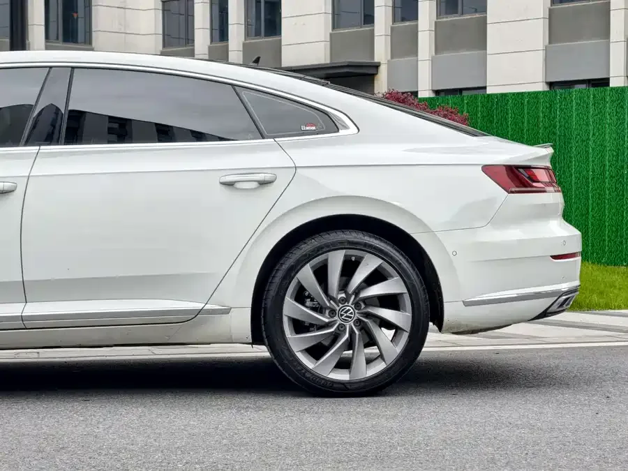 Volkswagen FAW- CC FAW-Volkswagen CC 2024 380TSI Eye-catching Edition 2024 — миниатюра 3