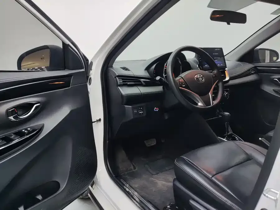 Toyota Yaris L YARiS L 2022 YARiS X 1.5L CVT Luxury PLUS Edition 2022 — миниатюра 3