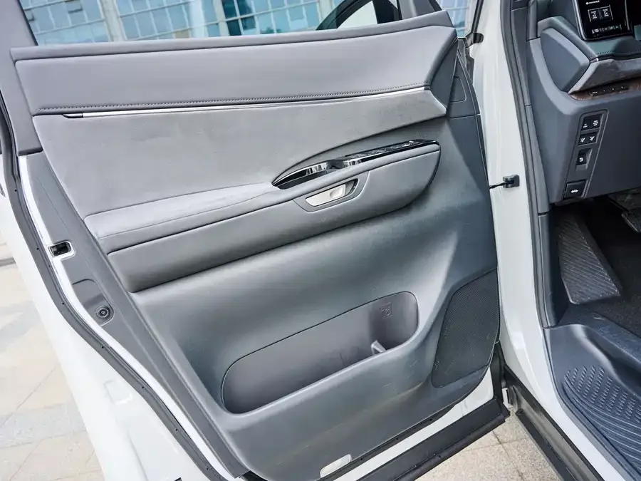 Lexus LM 2023 500h Six-seat Premium Edition 2024 — миниатюра 5