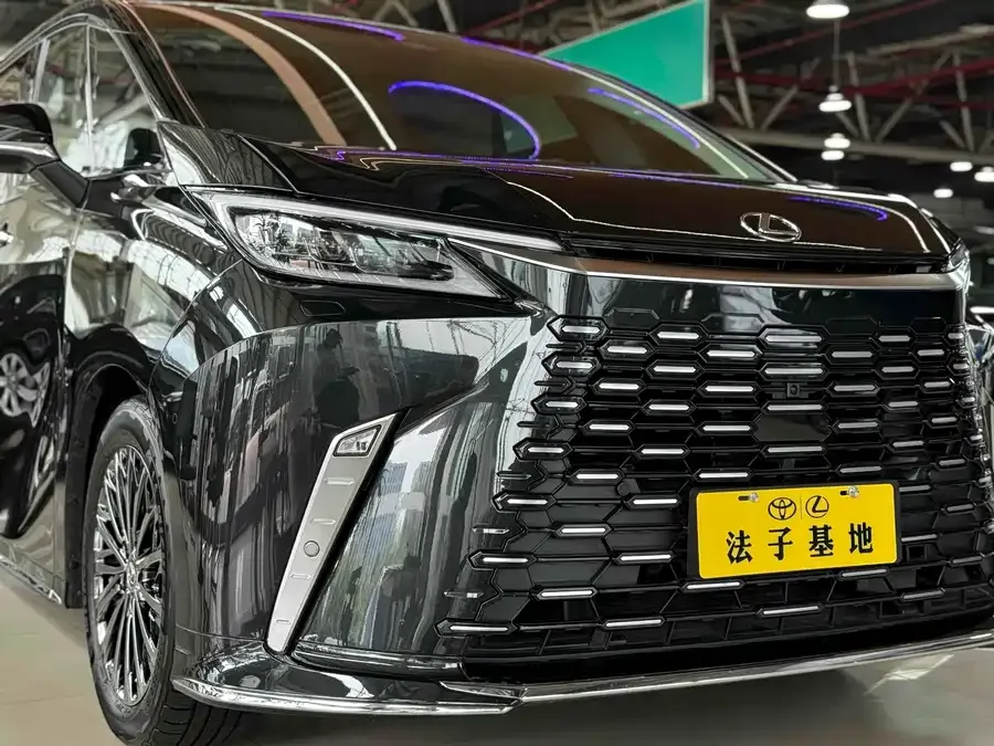 Lexus LM 2023 350h Seven-seat Elegant Edition 2024 — миниатюра 2