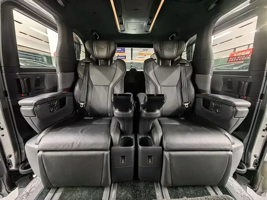 Lexus LM 500h 6-seat Premium Edition (2025) 2026 — миниатюра 4
