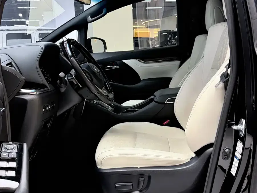 Lexus LM 2020 300h Four-seat Royal Edition 2022 — миниатюра 3
