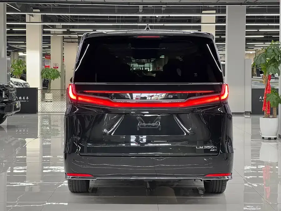 Lexus LM 2023 350h Seven-seat Elegant Edition 2024 — миниатюра 2