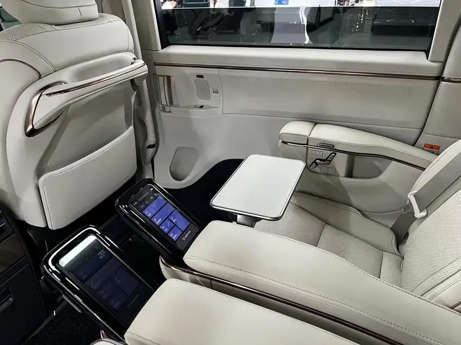 Lexus LM 2023 350h Seven-seat Elegant Edition 2024 — миниатюра 4