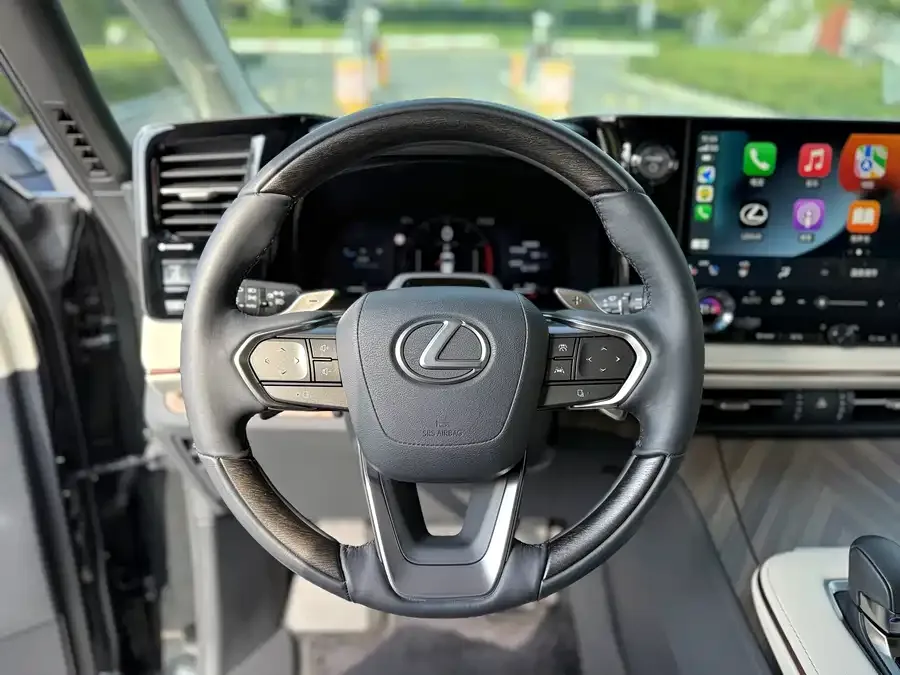 Lexus LM 2023 500h Six-seat Premium Edition 2024 — миниатюра 2