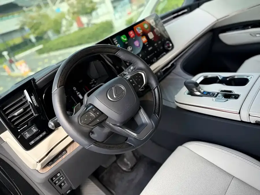 Lexus LM 2023 500h Six-seat Premium Edition 2024 — миниатюра 3