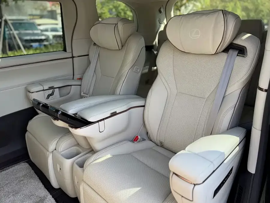 Lexus LM 2023 500h Six-seat Premium Edition 2024 — миниатюра 4