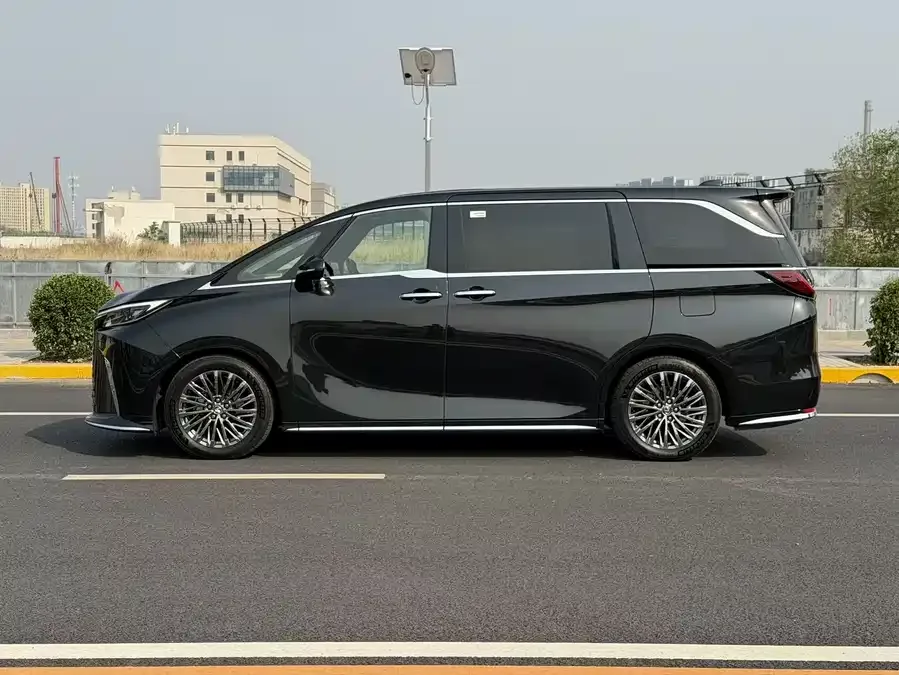 Lexus LM 2023 350h Seven-seat Elegant Edition 2024 — миниатюра 2
