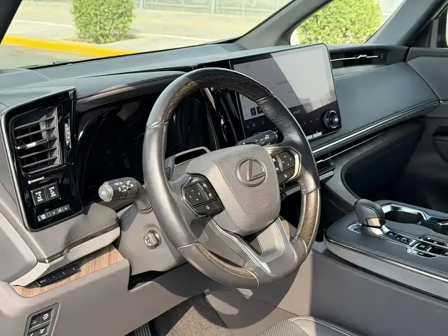 Lexus LM 2023 350h Seven-seat Elegant Edition 2024 — миниатюра 3
