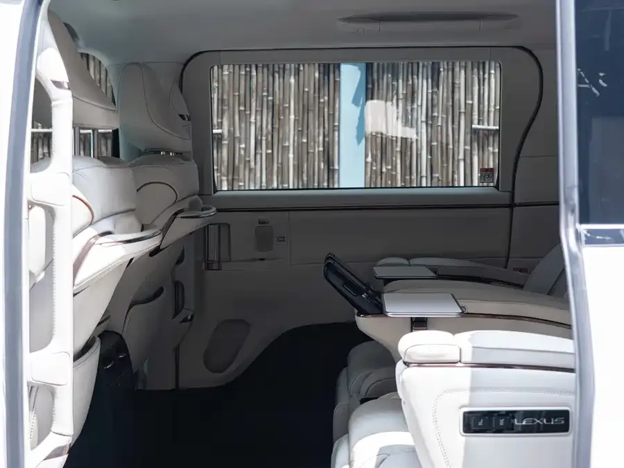 Lexus LM 2023 500h Six-seat Premium Edition 2024 — миниатюра 4