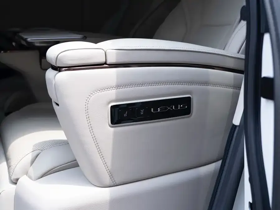 Lexus LM 2023 500h Six-seat Premium Edition 2024 — миниатюра 5