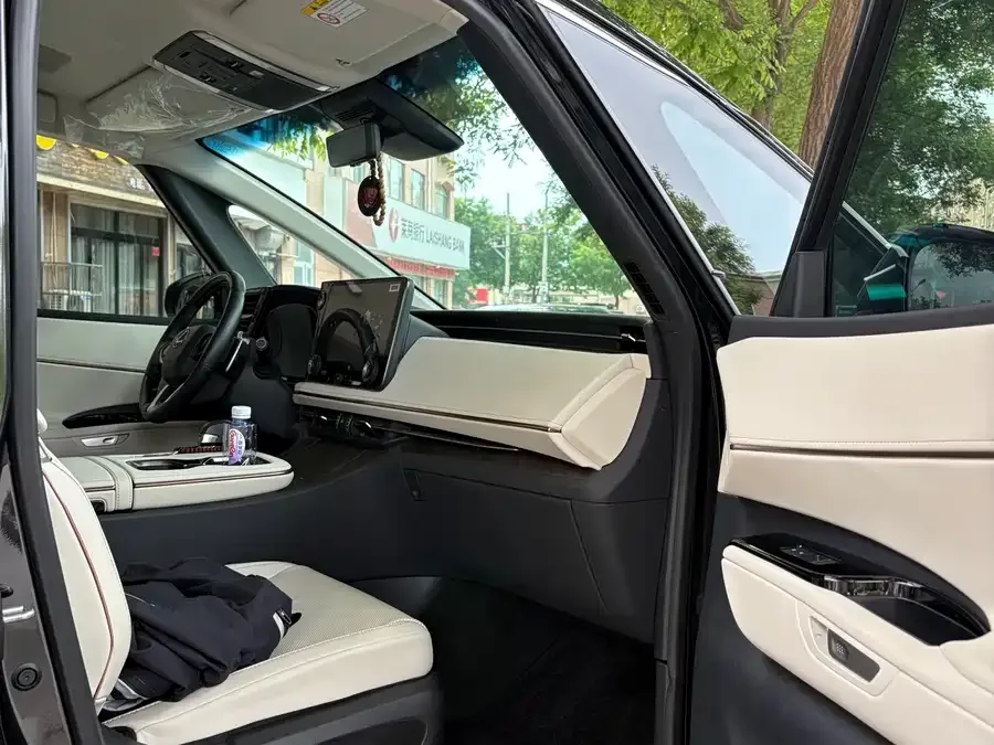 Lexus LM 2023 350h Seven-seat Elegant Edition 2024 — миниатюра 3