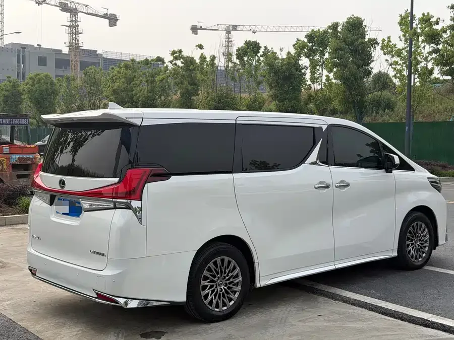 Lexus LM 2020 300h Four-seat Royal Edition 2022 — миниатюра 3