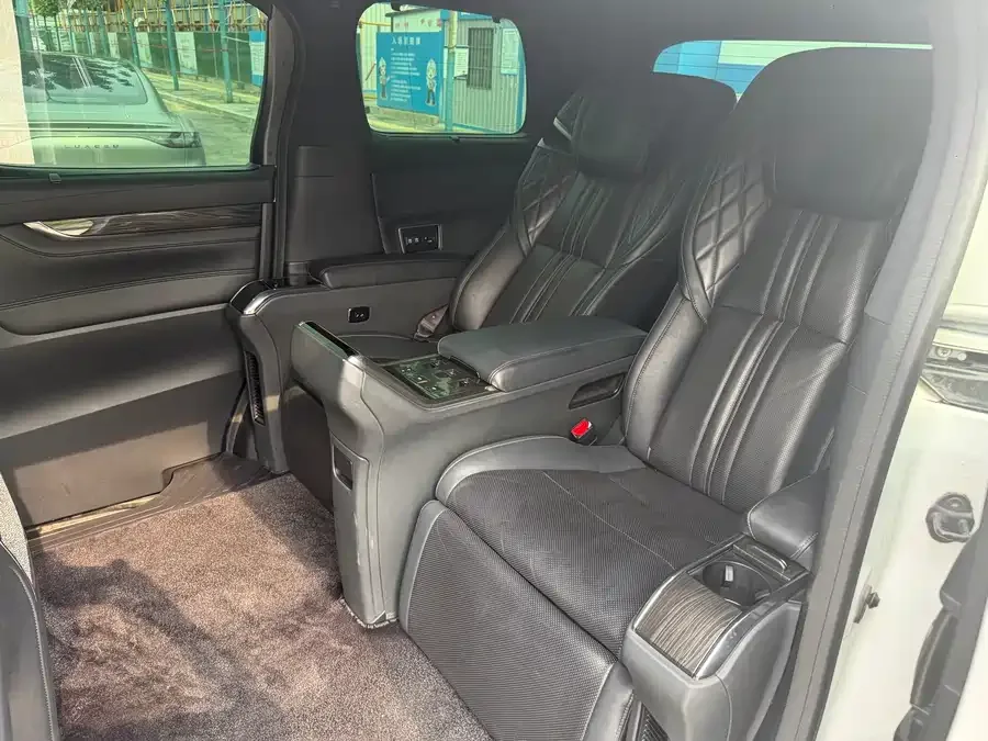 Lexus LM 2020 300h Four-seat Royal Edition 2022 — миниатюра 5