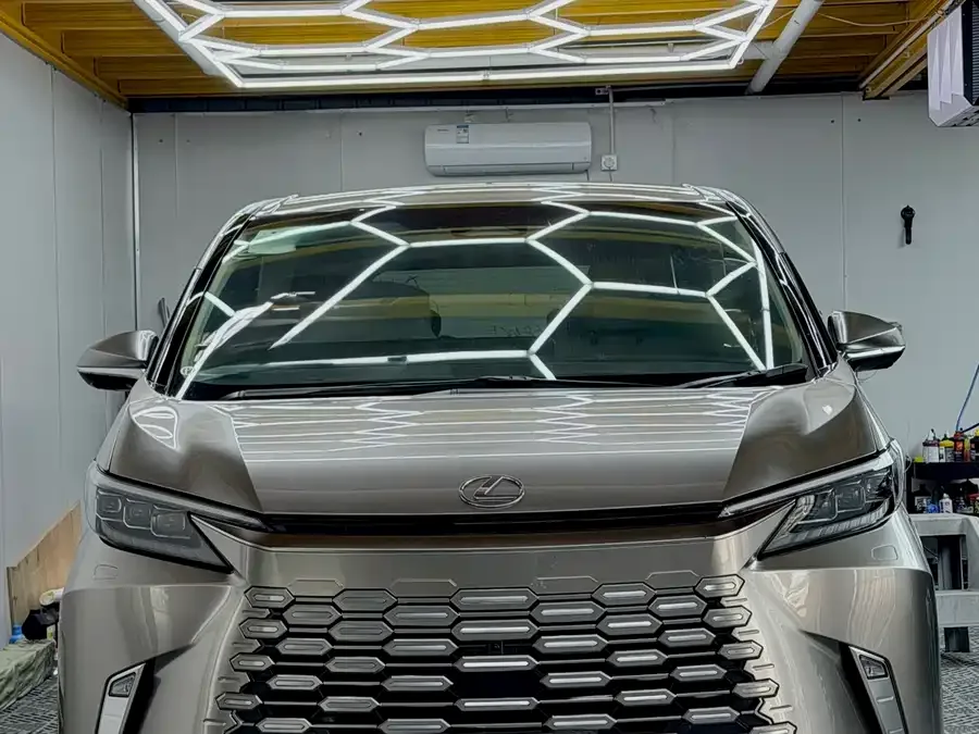 Lexus LM 2026