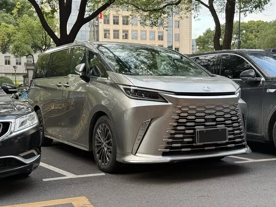 Lexus LM 2023