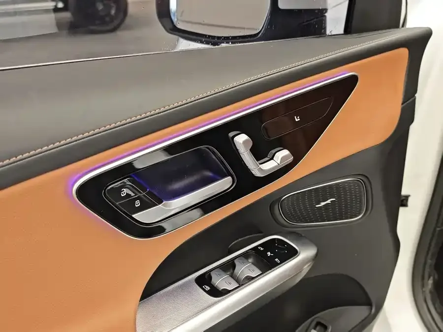 Mercedes-Benz GLC-Class Mercedes-Benz GLC 2023 GLC 260 L 4MATIC dynamic 5-seater 2023 — миниатюра 3