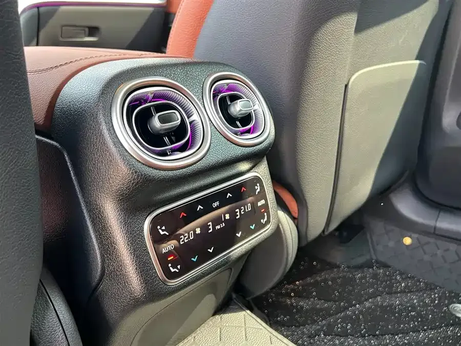 Mercedes-Benz GLC-Class Mercedes-Benz GLC 2025 GLC 260 L 4MATIC Luxury Edition 2025 — миниатюра 4
