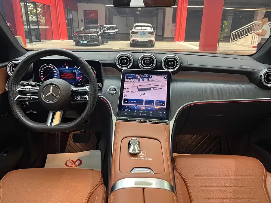 Mercedes-Benz GLC-Class Mercedes-Benz GLC 2024 GLC 260 L 4MATIC luxury 5-seater 2024 — миниатюра 3