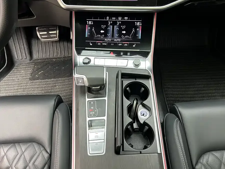 Audi A6L 2025 45 TFSI quattro Selected Dynamic Edition + Exclusive Package 2025 — миниатюра 3