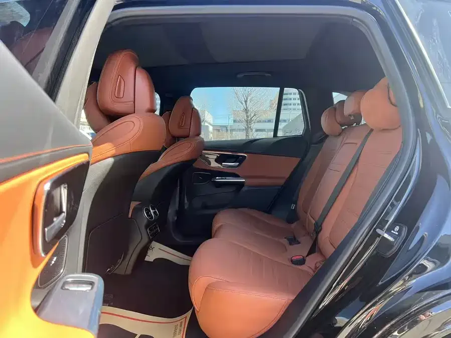 Mercedes-Benz GLC-Class Mercedes-Benz GLC 2023 GLC 260 L 4MATIC luxury 5-seater 2023 — миниатюра 4