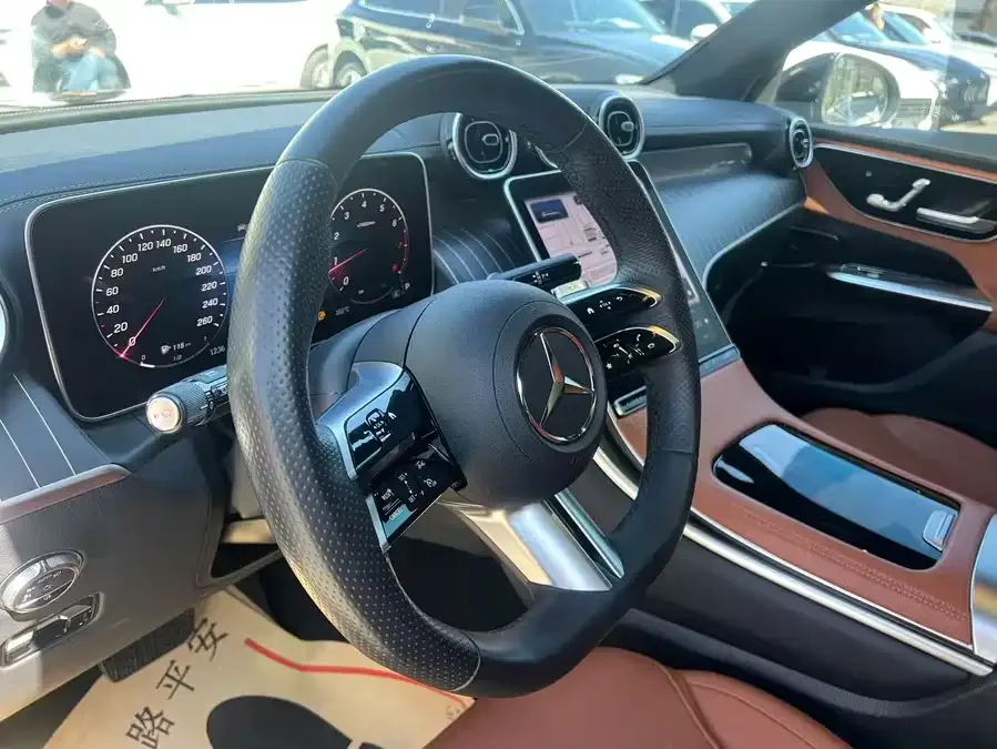 Mercedes-Benz GLC-Class Mercedes-Benz GLC 2023 GLC 260 L 4MATIC luxury 5-seater 2023 — миниатюра 5
