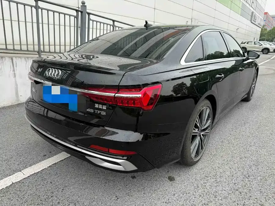 Audi A6L 2023 45 TFSI Premium Dynamic Model 2022 — миниатюра 4