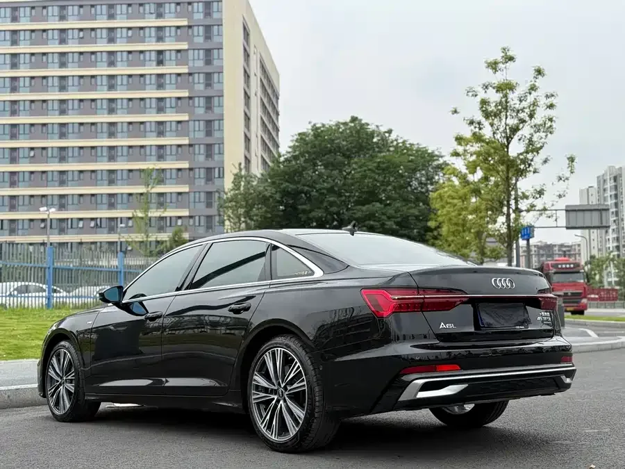 Audi A6L 2024 45 TFSI quattro premium dynamic model 2026 — миниатюра 3