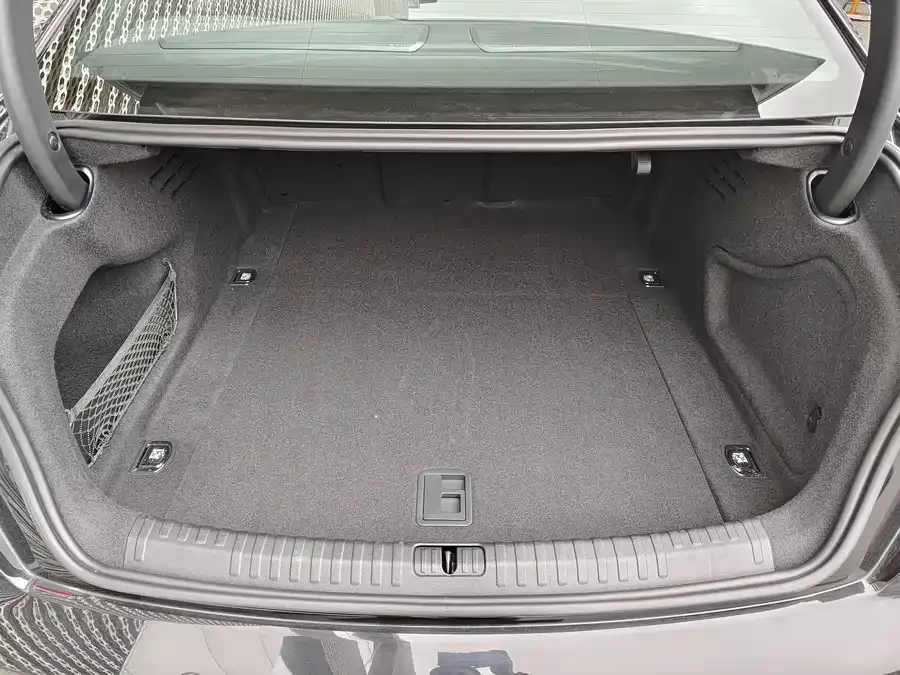 Audi A6L 2024 45 TFSI Premium Dynamic Model 2024 — миниатюра 3