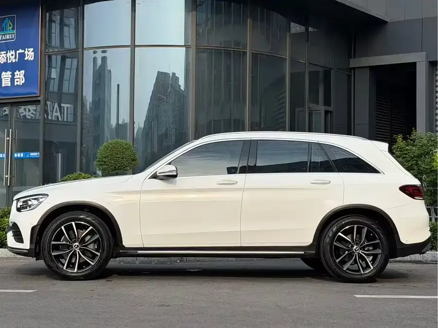 Mercedes-Benz GLC-Class Mercedes-Benz GLC 2022 GLC 260 L 4MATIC Luxury Edition 2025 — миниатюра 2
