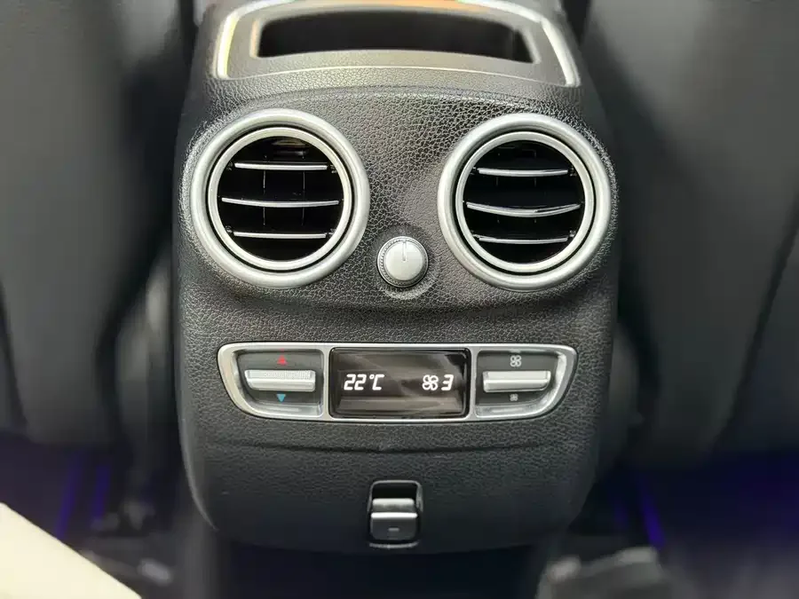 Mercedes-Benz GLC-Class Mercedes-Benz GLC 2022 GLC 260 L 4MATIC Luxury Edition 2025 — миниатюра 4